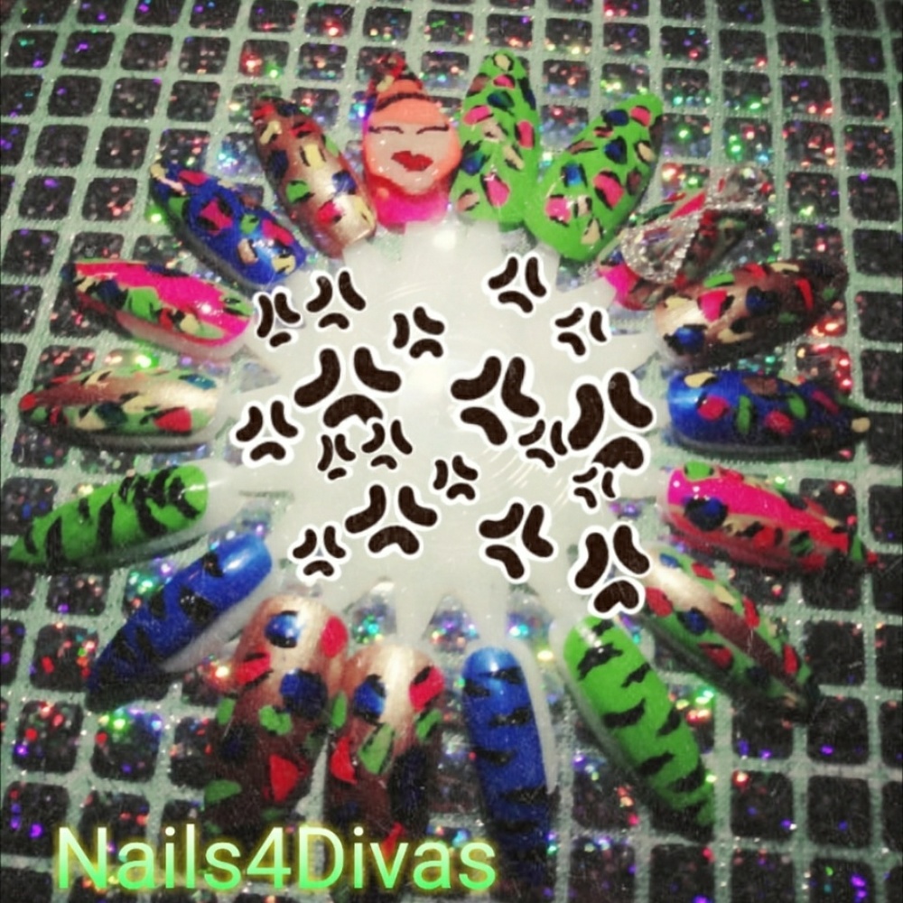 Fake Nails - Picture 2 of 7
